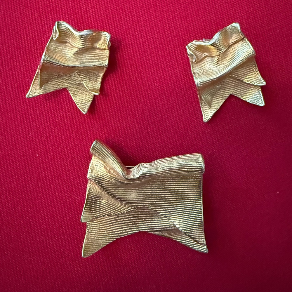 Mignon Faget collection brooch/pin and clasp earrings in gold tone